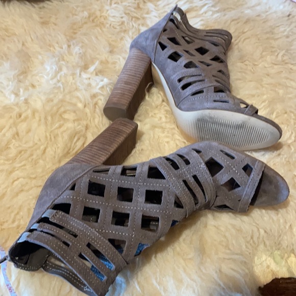 CARLOS suede heeled shoes - Picture 3 of 14